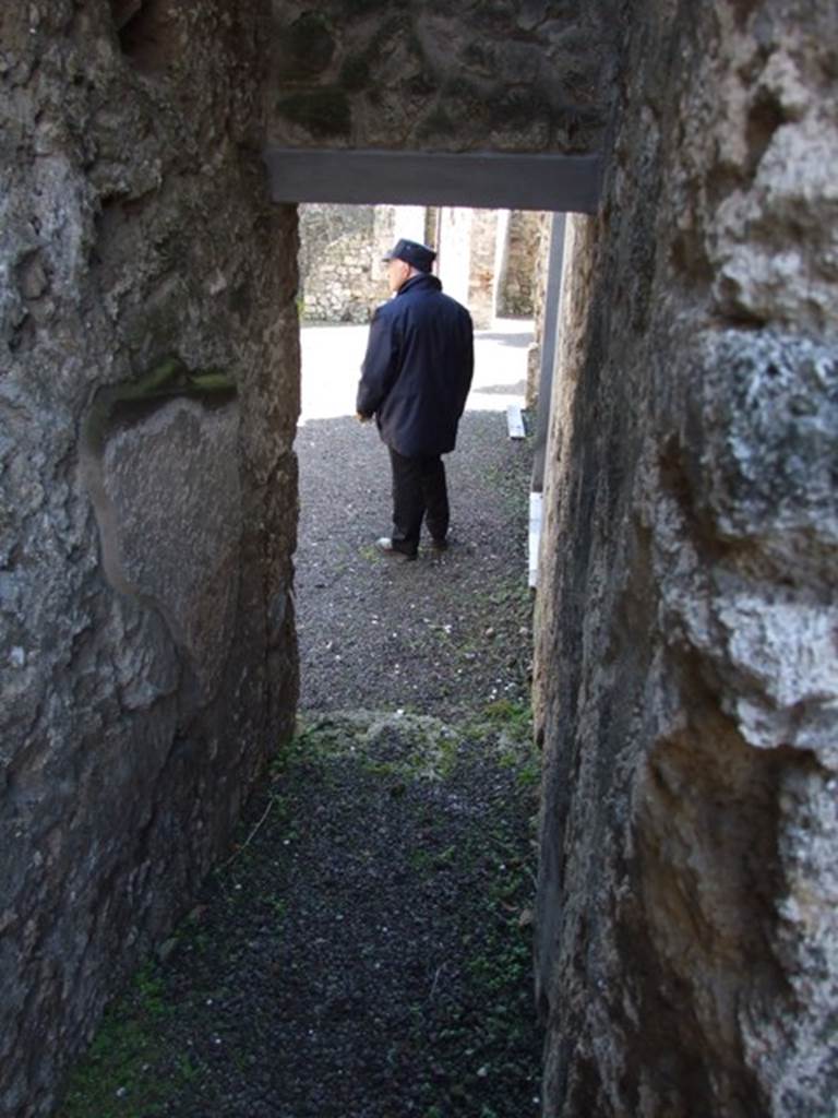 V.2.1 Pompeii. March 2009. Corridor leading south from Kitchen area, towards Tablinum.