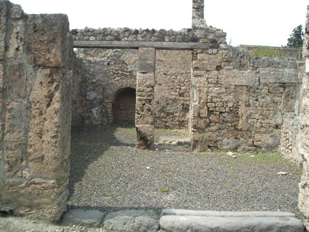 V.2.3 Pompeii. May 2005. Entrance.