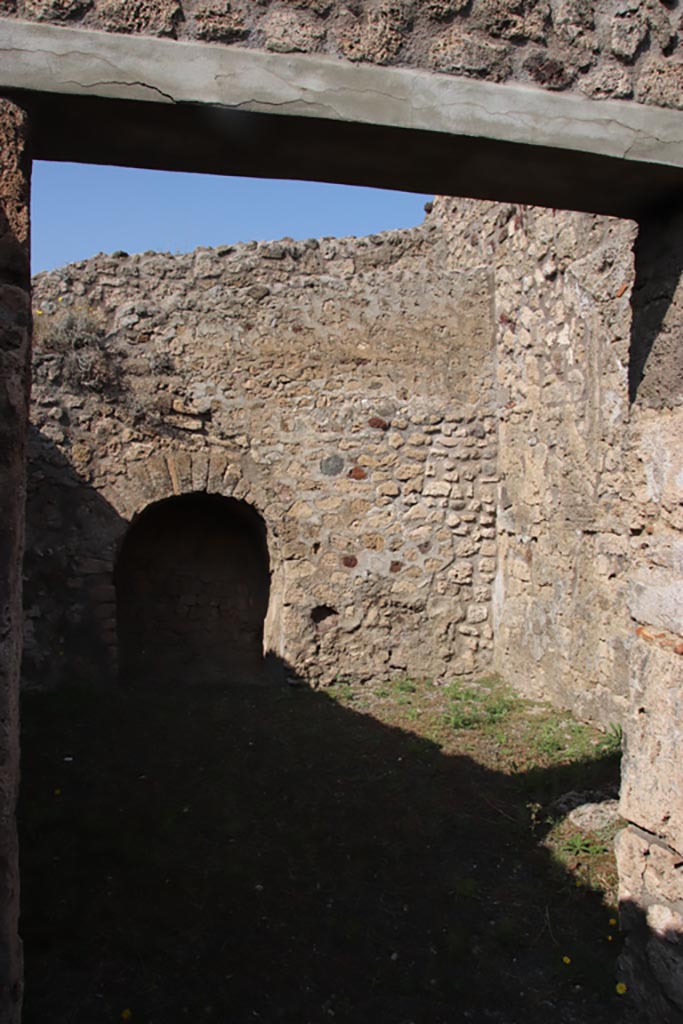 V.2.3 Pompeii. October 2023.
Looking north-east through doorway of rear room. Photo courtesy of Klaus Heese.
