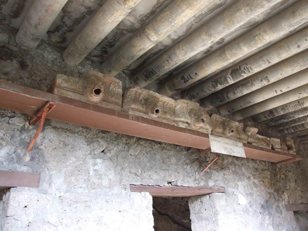 V.2.4 Pompeii. Several terracotta grondaia on a shelf in peristyle, room 13. These are spouted rainwater gutters, usually part of the Compluvium in the roof. Rain falling on the roof went through the spouts to fall into the impluvium basin below.