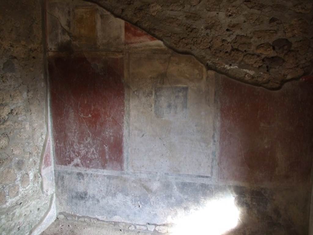 V.2.4 Pompeii. December 2007. Room 17.