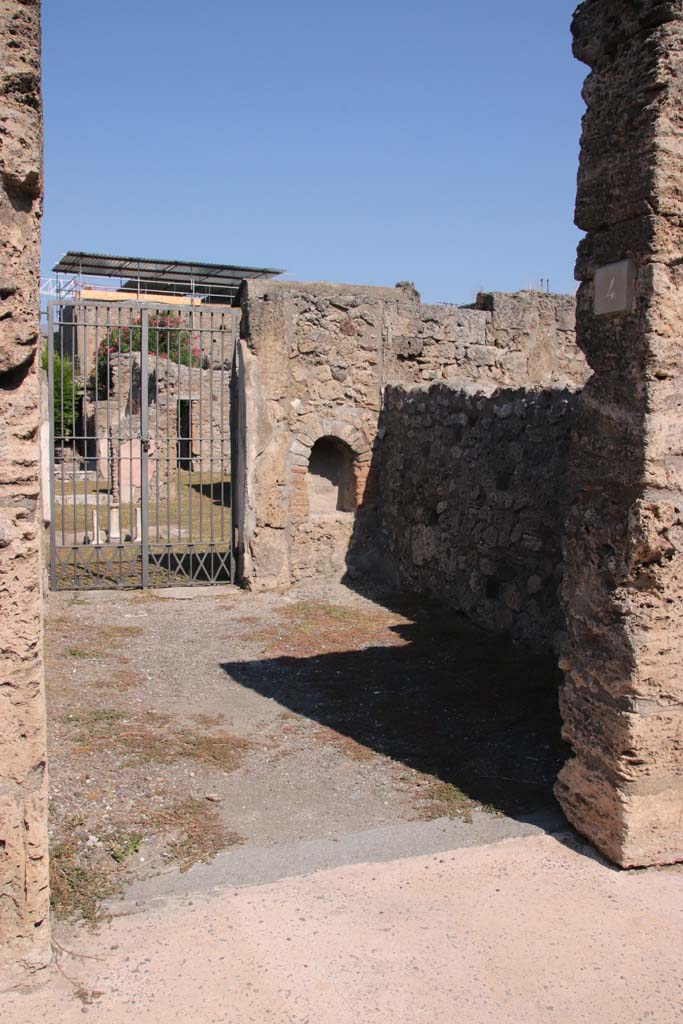 V.2.4 Pompeii. September 2021.
Looking towards east side of entrance. Photo courtesy of Klaus Heese.