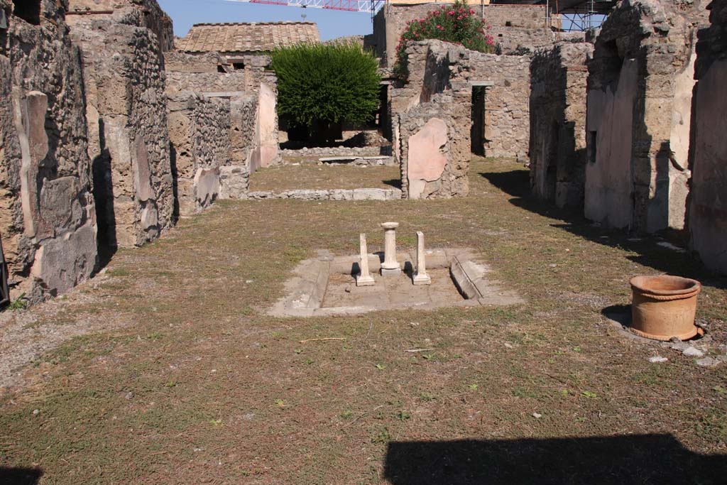 V.2.4 Pompeii. September 2021. Looking north across atrium. Photo courtesy of Klaus Heese.