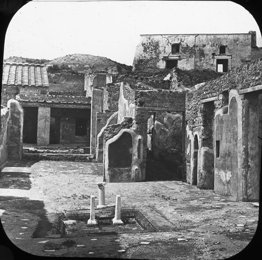 V.2.4 Pompeii. Looking north across east side of atrium.
Photo by permission of the Institute of Archaeology, University of Oxford. File name instarchbx202im 002. Source ID. 44516.
See photo on Oxford HEIR database