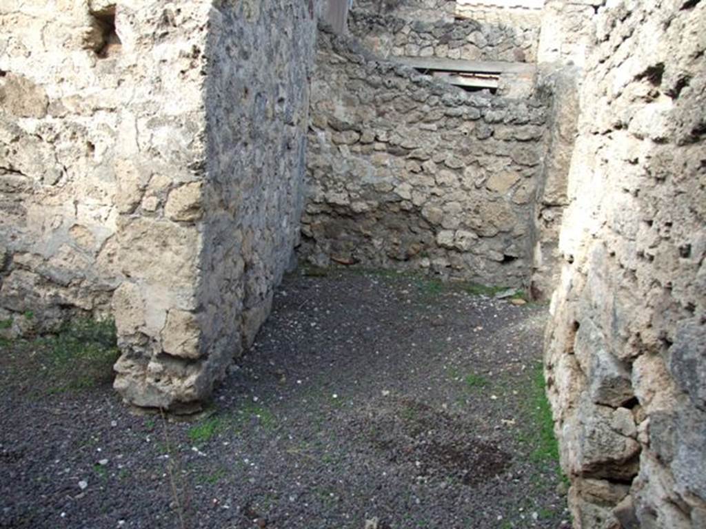 V.2.4 Pompeii. December 2007.
Room 4, looking north. This room appears to have a second doorway, on the right, leading into the tablinum, room 5.