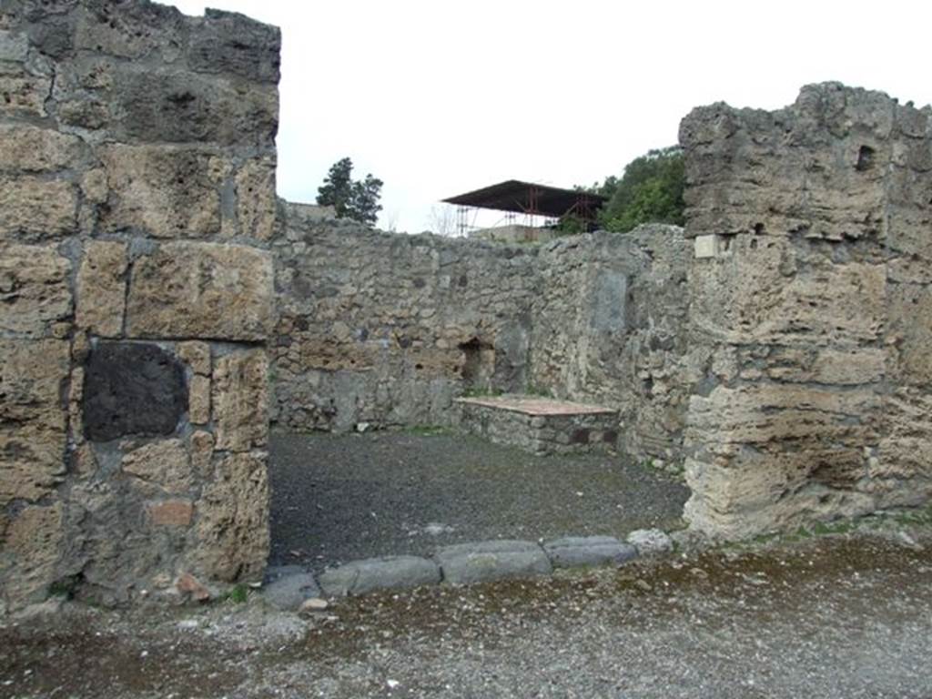 V.2.5 Pompeii. March 2009. Entrance on Via di Nola.