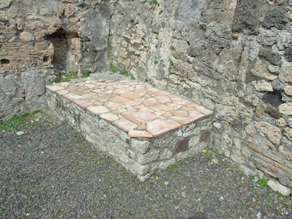 V.2.5 Pompeii. March 2009. Podium or hearth in north east corner.