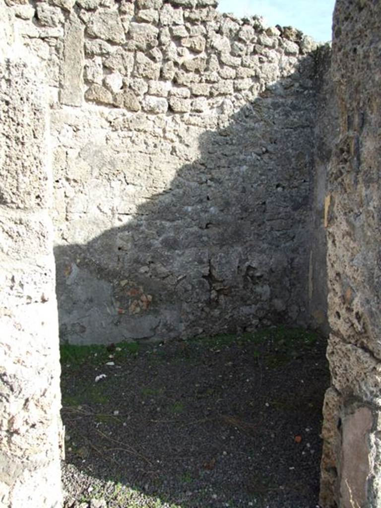V.2.7 Pompeii. December 2007. Doorway to room 8, room on east side of atrium.
Mau wrote –
This room was a pantry, with shelves on the walls, which were covered with rough/raw plaster.
This room would have been decorated in the IV Style on a simple white background.
Found in this room was a large weight of travertine.
In this room (8 or "k") the bed was hanging from the right wall; to enlarge the place the stucco had been removed from the relative part of the entrance and back walls (instead of making the usual recesses).
(BdI, 1894, p.40).
According to PPM,
“On the south wall, the zoccolo was edged with a green border, the middle zone was divided into two panels with purple “carpet border” edging with rectangles divided by diagonals, separated by a yellow border.”