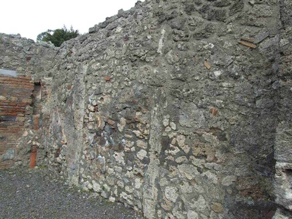V.2.8 Pompeii. March 2009. East wall of shop.