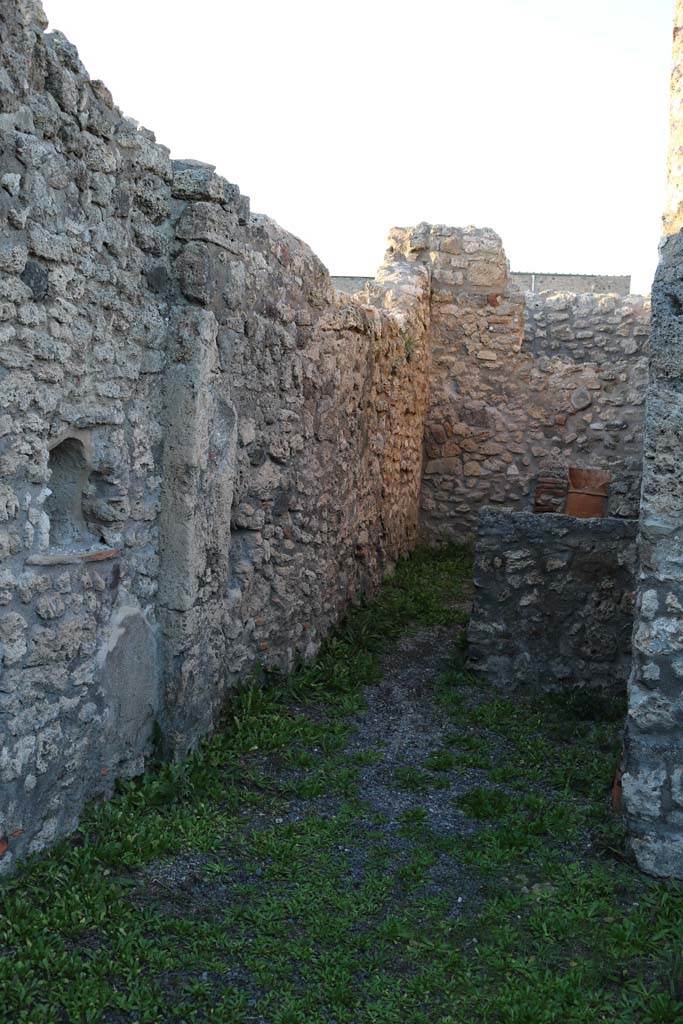 V.2.9, Pompeii. December 2018.
West side of shop, looking north to rear room. Photo courtesy of Aude Durand.