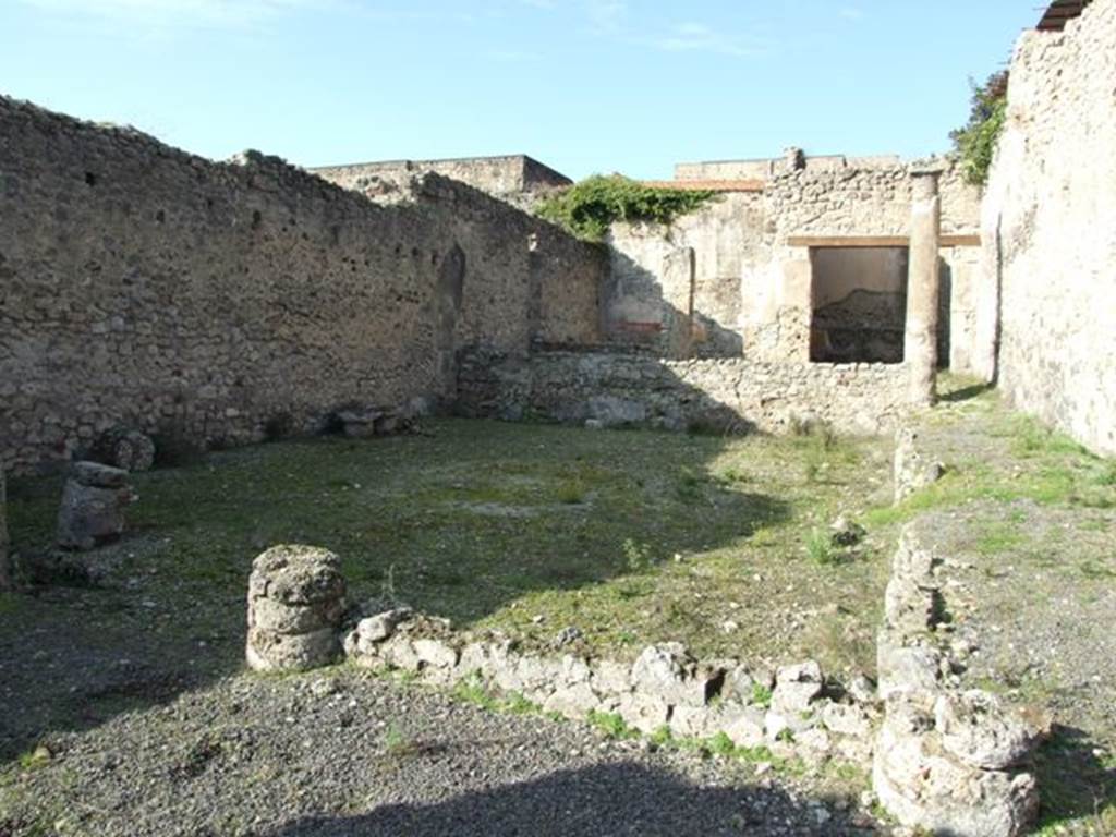 V.2.10 Domus of Paccia. Looking north west across peristyle. December 2007.
