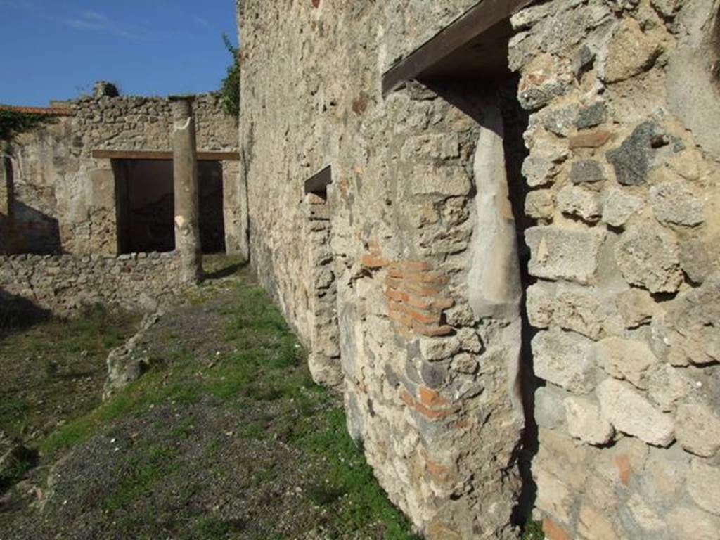 V.2.10 Domus of Paccia. East side of peristyle looking north. December 2007.