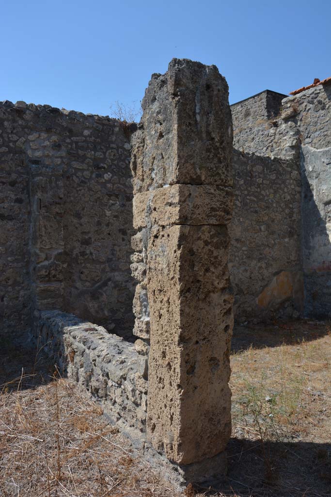 V.2.10 Pompeii. September 2019.
Room 12, pilaster and window on west side of doorway of triclinium.
Foto Annette Haug, ERC Grant 681269 DÉCOR.