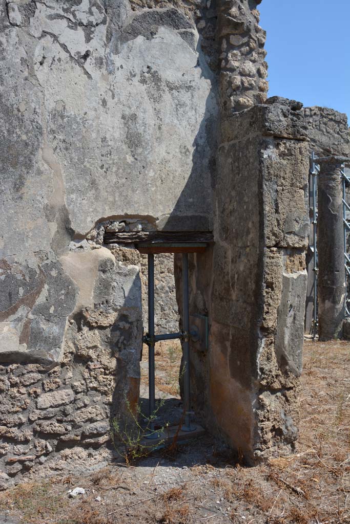V.2.10 Pompeii. September 2019.
Room 12, east wall at south end, with small doorway into room 11.
Foto Annette Haug, ERC Grant 681269 DÉCOR.