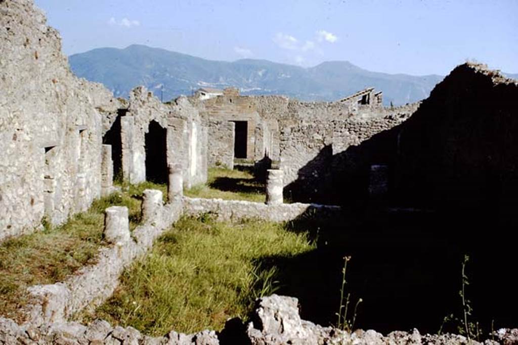 V.2.10 Pompeii. 1966. Looking south across peristyle to front of house. Photo by Stanley A. Jashemski.
Source: The Wilhelmina and Stanley A. Jashemski archive in the University of Maryland Library, Special Collections (See collection page) and made available under the Creative Commons Attribution-Non Commercial License v.4. See Licence and use details.
J66f0590