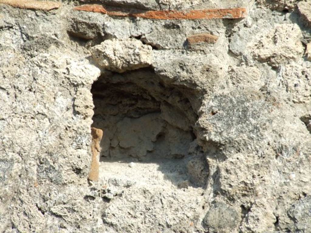 V.2.10 Domus of Paccia. Niche or recess in east wall of peristyle.