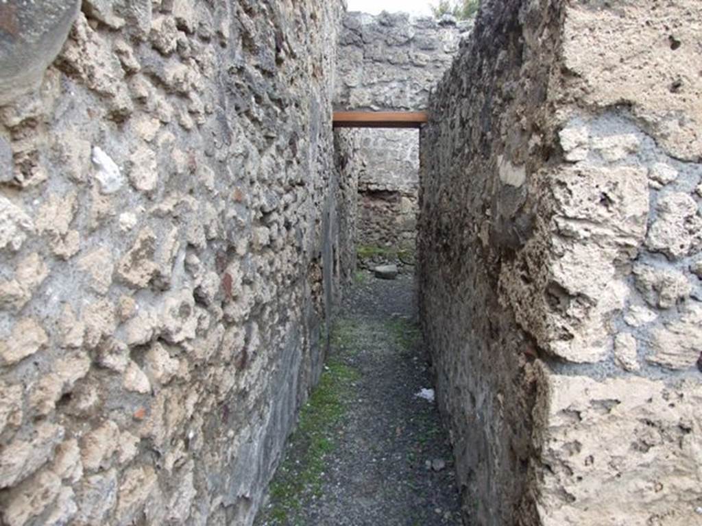 V.2.13 Pompeii, March 2009. Corridor to rear.