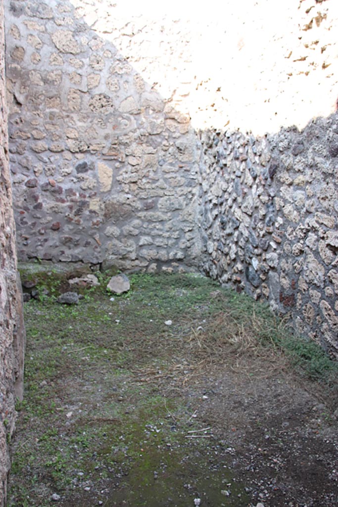 V.2.13 Pompeii. October 2022.
Looking north in rear kitchen with latrine. Photo courtesy of Klaus Heese.