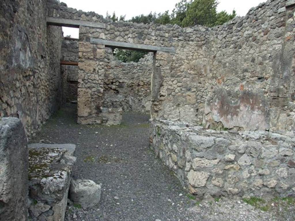 V.2.13 Pompeii, March 2009. Looking north across thermopolium.