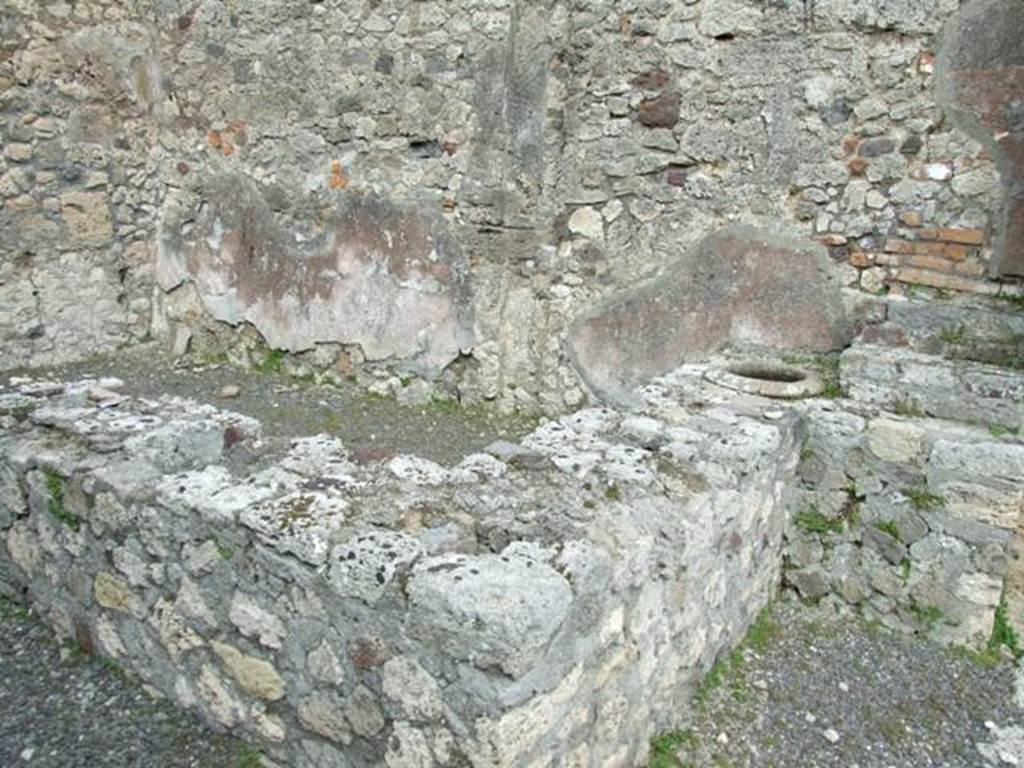 V.2.13 Pompeii, March 2009. Podium or bar counter, with remains of four urns, and small display shelving area.