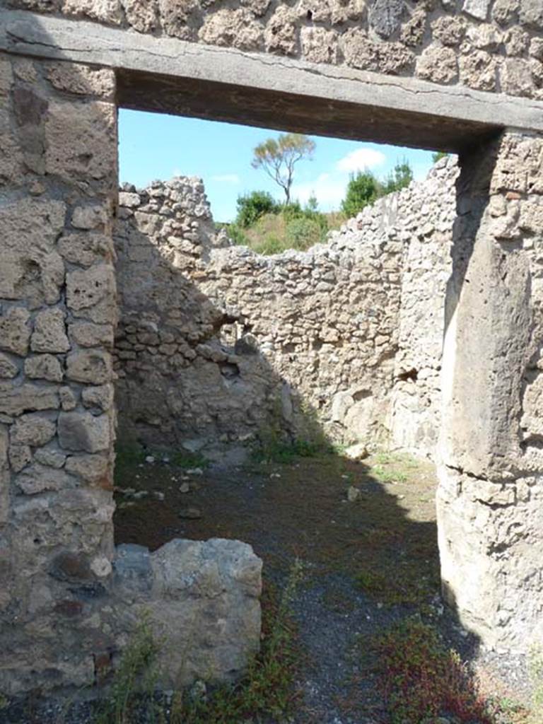 V.2.13 Pompeii. September 2015. Doorway to rear room in north wall of bar-room.