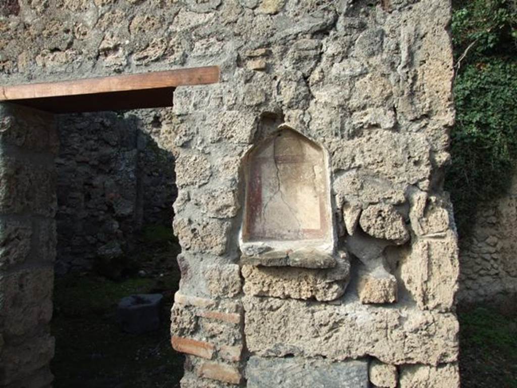 V.2.15 Pompeii. December 2007. Lararium niche. Niche on north wall of peristyle between room 9 and room 8. According to Boyce, painted underneath the niche was the altar with two serpents. On the altar were two eggs and a pine cone. See Boyce G. K., 1937. Corpus of the Lararia of Pompeii. Rome: MAAR 14. (No. 94 on p.35)
