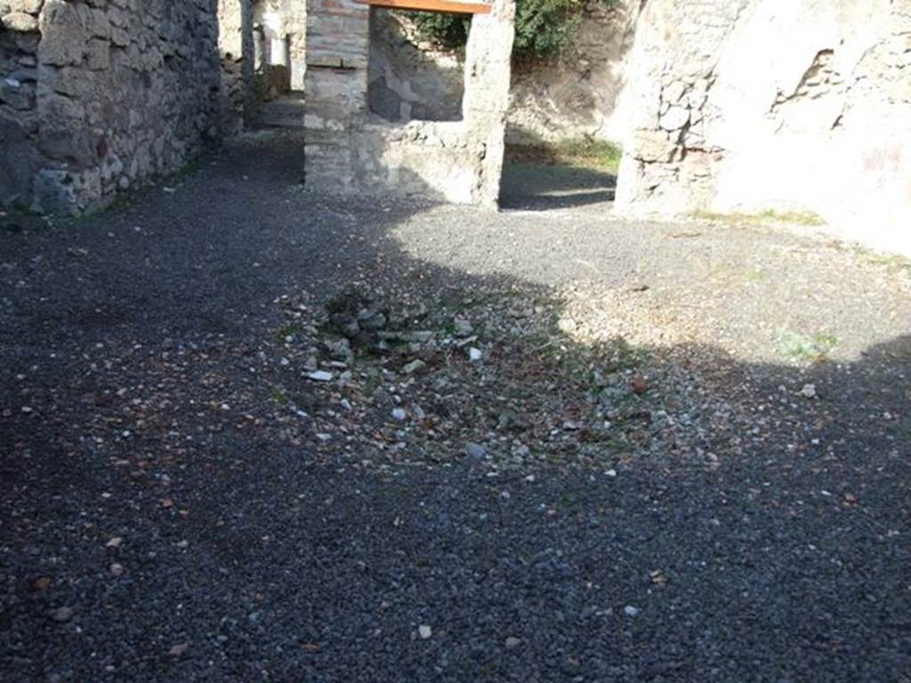V.2.15 Pompeii. December 2007. Atrium and impluvium.