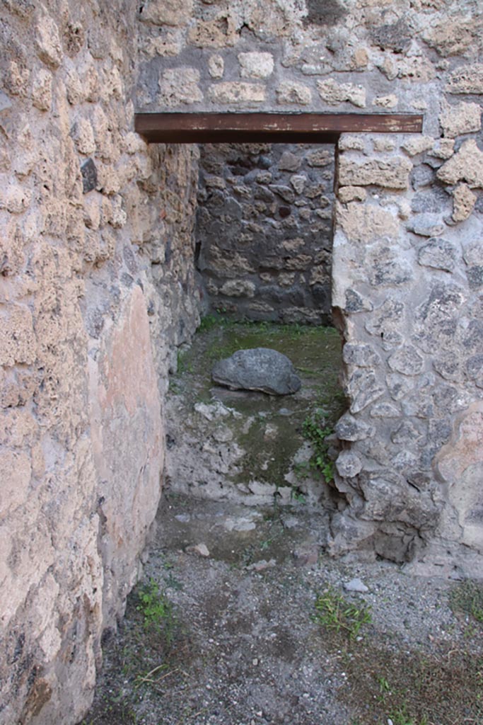 V.2.17 Pompeii. October 2022.
Looking north through doorway into rear room. Photo courtesy of Klaus Heese.