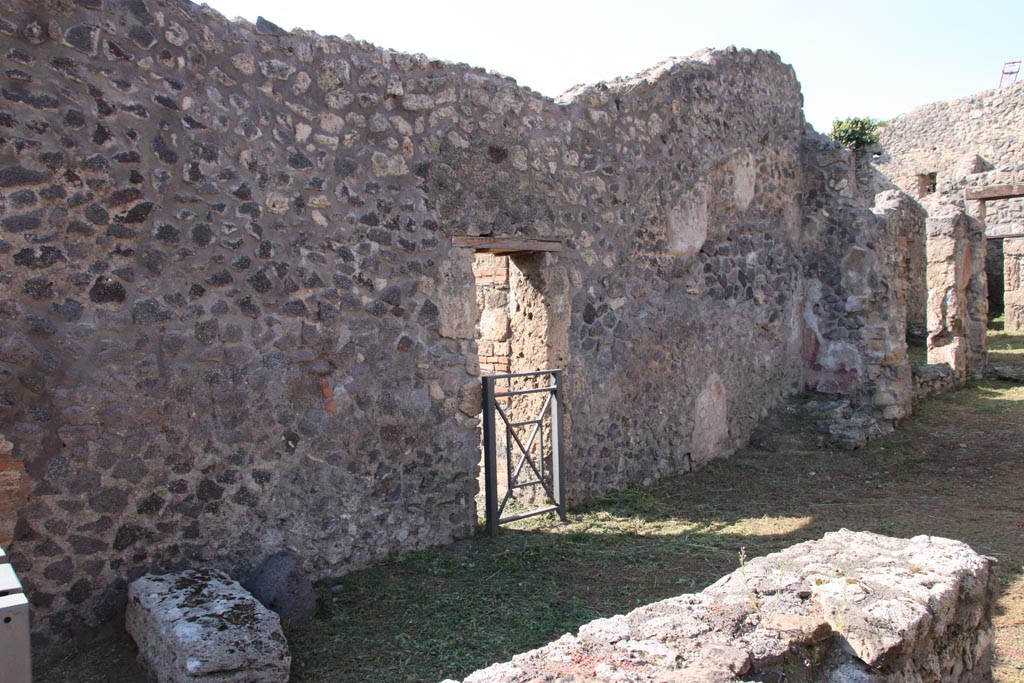 V.2.19 Pompeii. October 2022.
Looking towards west wall, with base of steps to upper floor at V.2.18, on left. Photo courtesy of Klaus Heese.