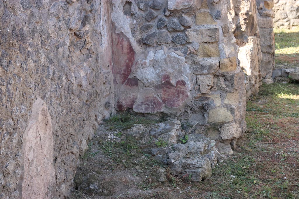 V.2.19 Pompeii. October 2022. North-west corner of bar-room, remains of hearth ? Photo courtesy of Klaus Heese.
