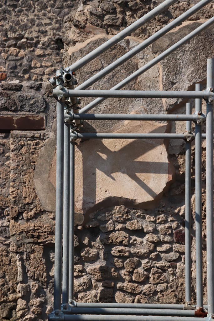 V.2.19 Pompeii. October 2022.
North wall of rear room with detail of remaining plaster. Photo courtesy of Klaus Heese.