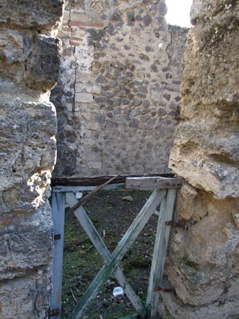 V.2.19 Pompeii. December 2007.
Doorway in south wall of V.2.20 leading into small room at rear of V.2.17, with window overlooking V.2.19.