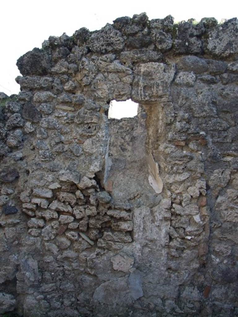V.2.20 Pompeii. December 2007.
Small room on west side of light-yard, remains of window in north wall overlooking garden area.