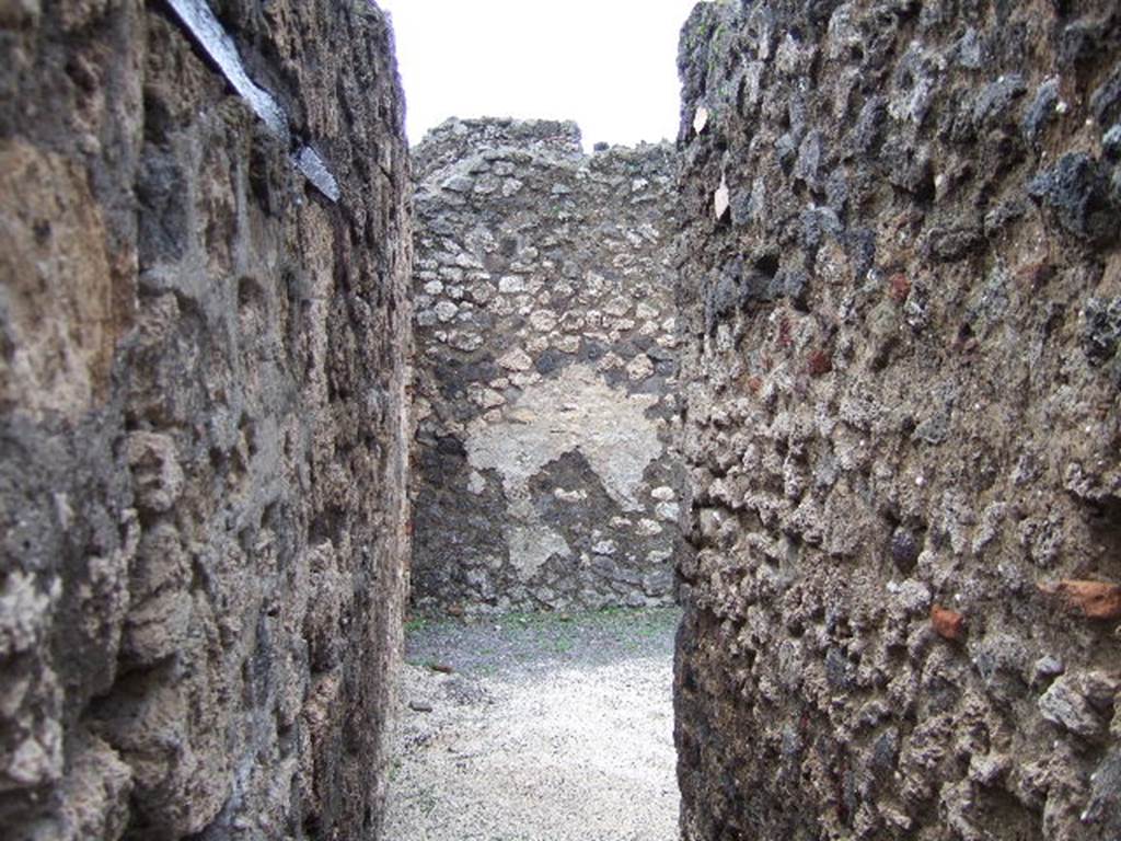 V.2.a Pompeii. December 2005. Looking east from entrance. On the left of the picture, the blocked door would have lead to the latrine. This is now viewable in Room 4 of V.2.1