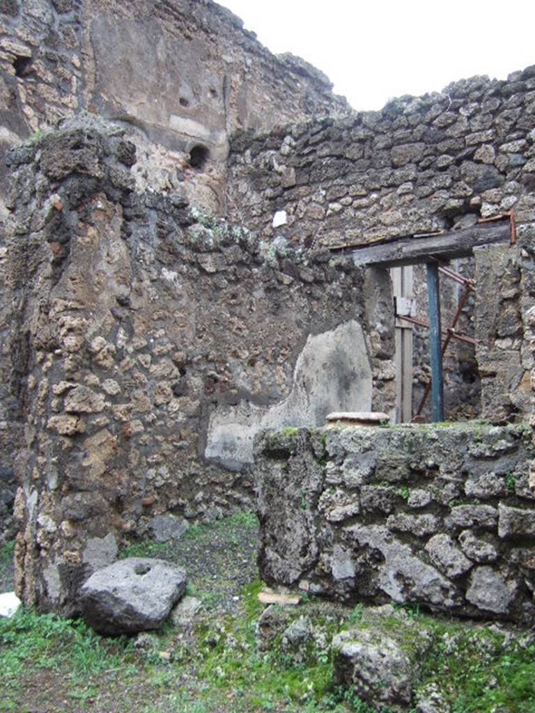 V.2.b Pompeii. December 2005. Entrance.