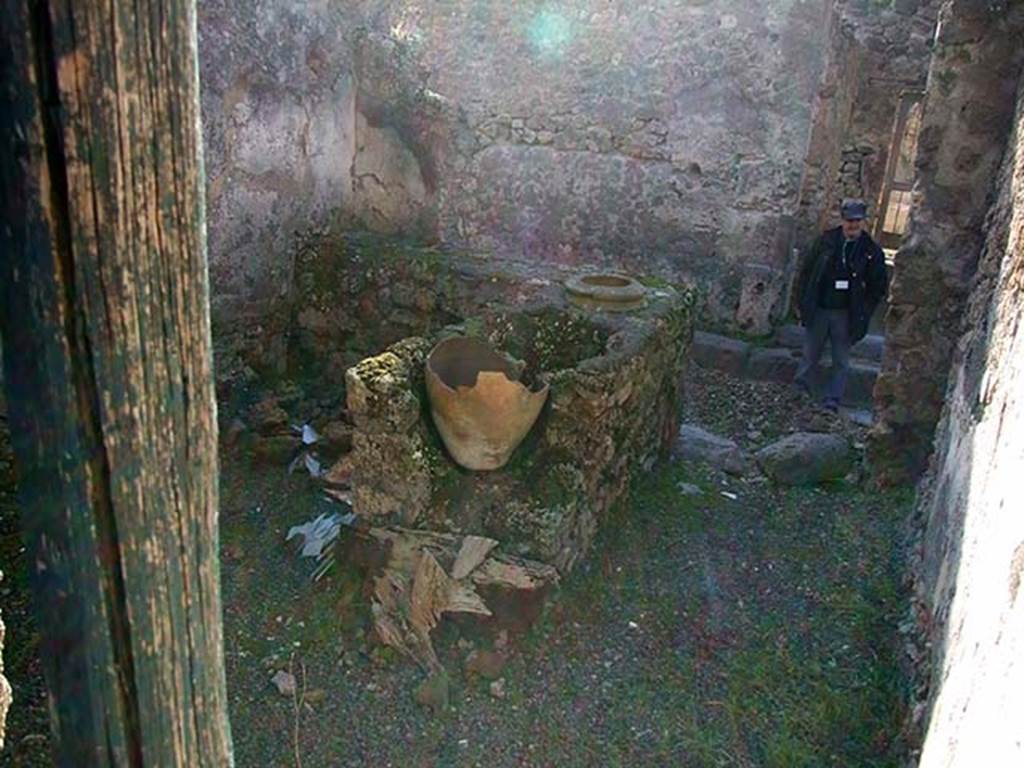V.2.b Pompeii. December 2007. Looking west across counter of bar from rear room.