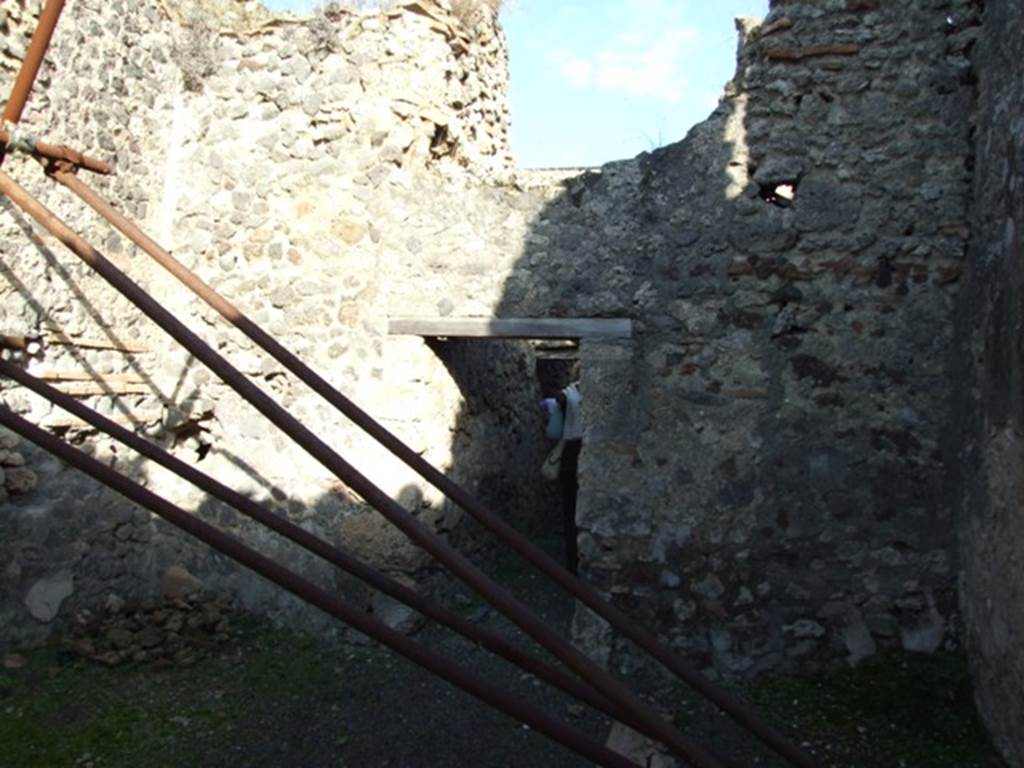 V.2.c Pompeii. December 2007. Room “b”, east side of atrium, with doorway to room “c”.