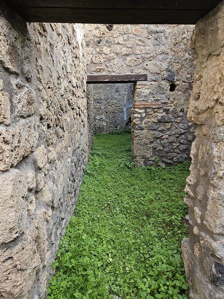 V.2.b Pompeii. November 2024.
Looking east through doorway from atrium “b”, into room “c”, kitchen. Photo courtesy of Annette Haug.