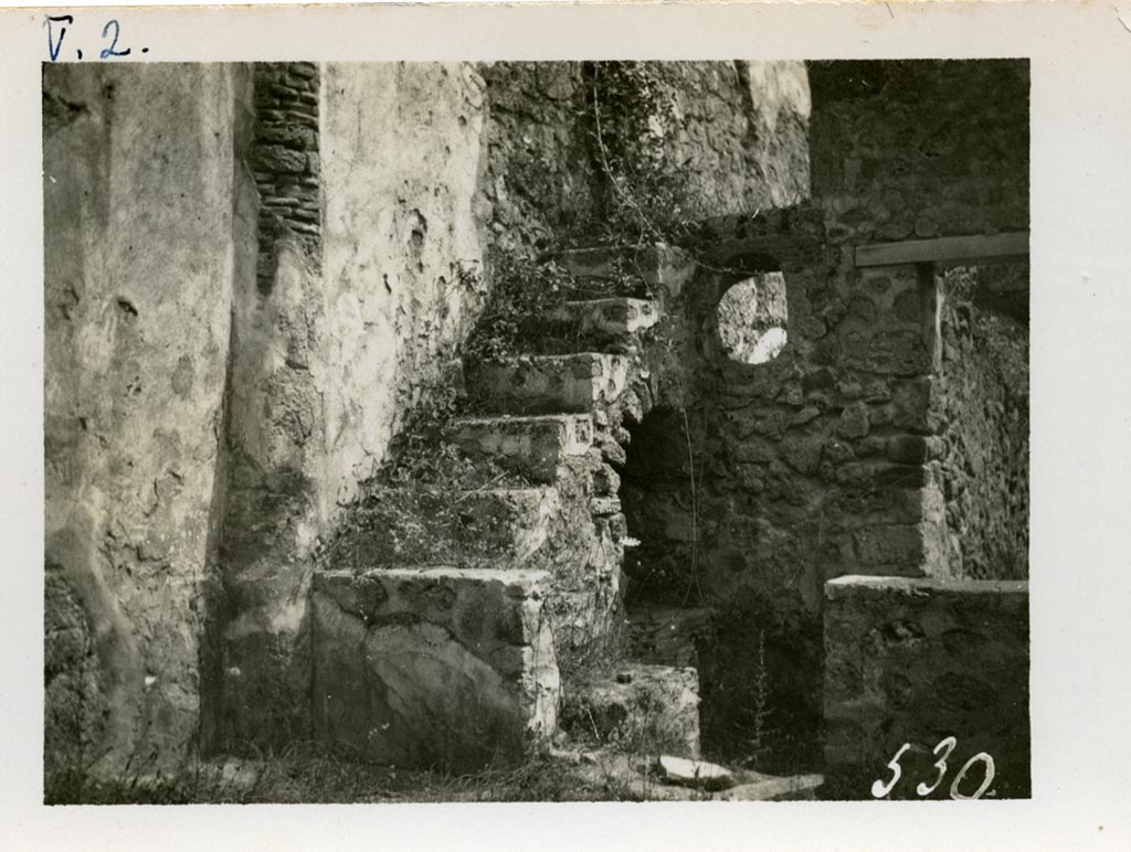 V.2.d Pompeii. Pre-1937-39. Room “l” (L), steps against east wall, with doorway at the top leading into room above the triclinium.
Photo courtesy of American Academy in Rome, Photographic Archive. Warsher collection no. 530