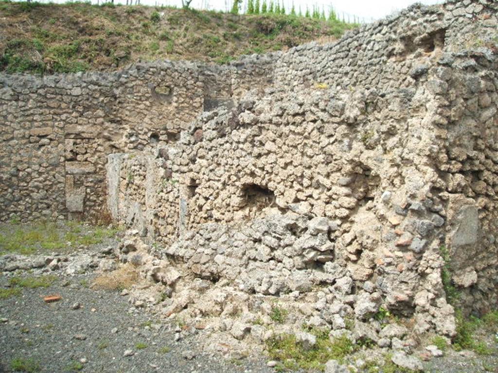V.2.f Pompeii. May 2005. East wall and site of corridor, and doorway to cubiculum.