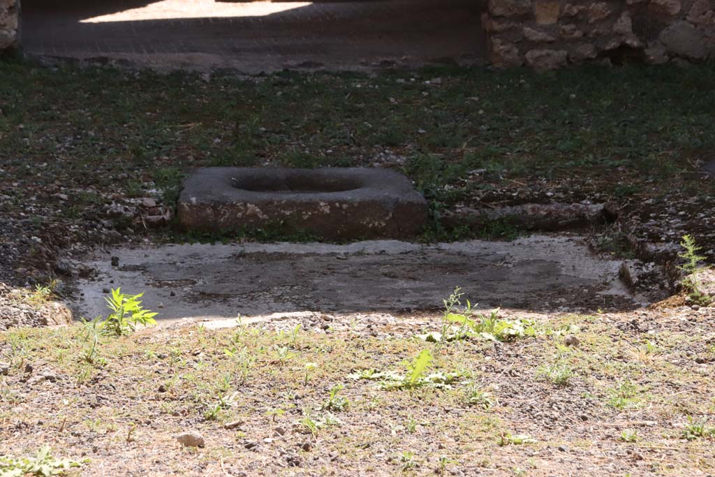 V.2.h Pompeii. September 2021. Looking south towards impluvium in atrium ‘d’. Photo courtesy of Klaus Heese.
