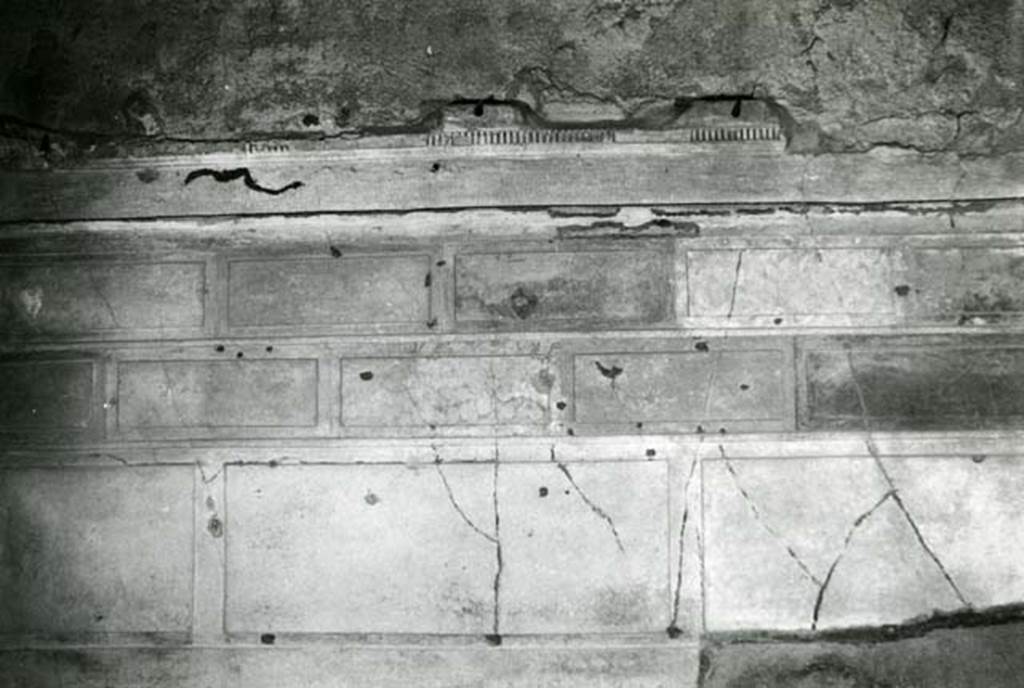 V.2.h Pompeii. 1972. Casa del Cenacolo, cubiculum g, left E wall. Photo courtesy of Anne Laidlaw.
American Academy in Rome, Photographic Archive. Laidlaw collection _P_72_19_19.