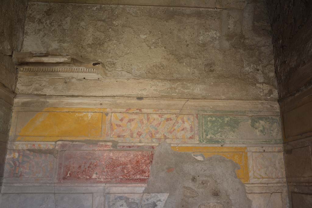 V.2.h Pompeii. October 2019. Cubiculum ‘g’, detail from upper south wall.
Foto Annette Haug, ERC Grant 681269 DÉCOR.