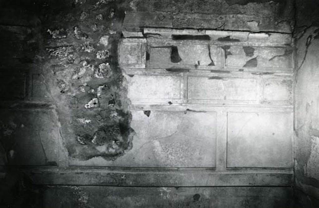 V.2.h Pompeii. 1972. Casa del Cenacolo, cubiculum g, right W wall. Photo courtesy of Anne Laidlaw.
American Academy in Rome, Photographic Archive. Laidlaw collection _P_72_20_7.