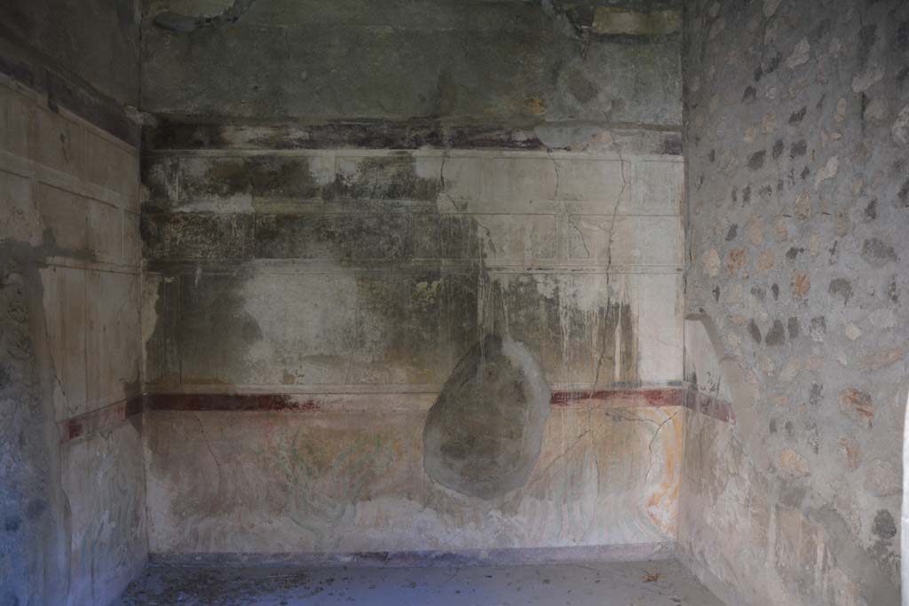 V.2.h Pompeii. October 2019. Room ‘i’, north-east corner, east wall and south wall, on right.
Foto Annette Haug, ERC Grant 681269 DÉCOR.