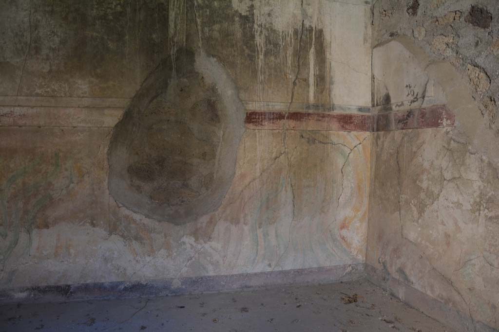 V.2.h Pompeii. October 2019. Room ‘i’, lower east wall and south-east corner.
Foto Annette Haug, ERC Grant 681269 DÉCOR.