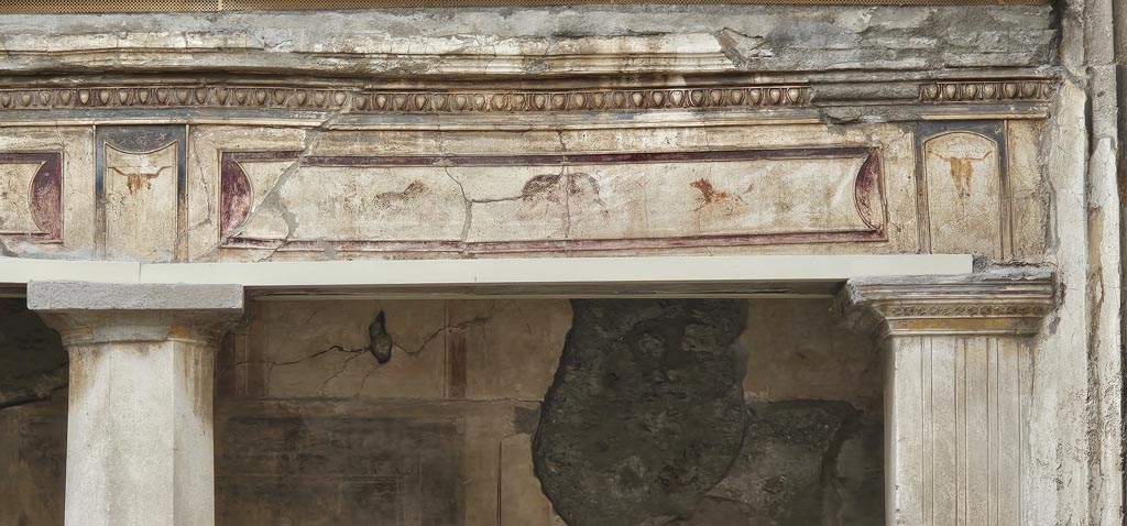 V.2.i Pompeii. December 2023. Room 23, detail from Rhodian peristyle on west side. Photo courtesy of Miriam Colomer.