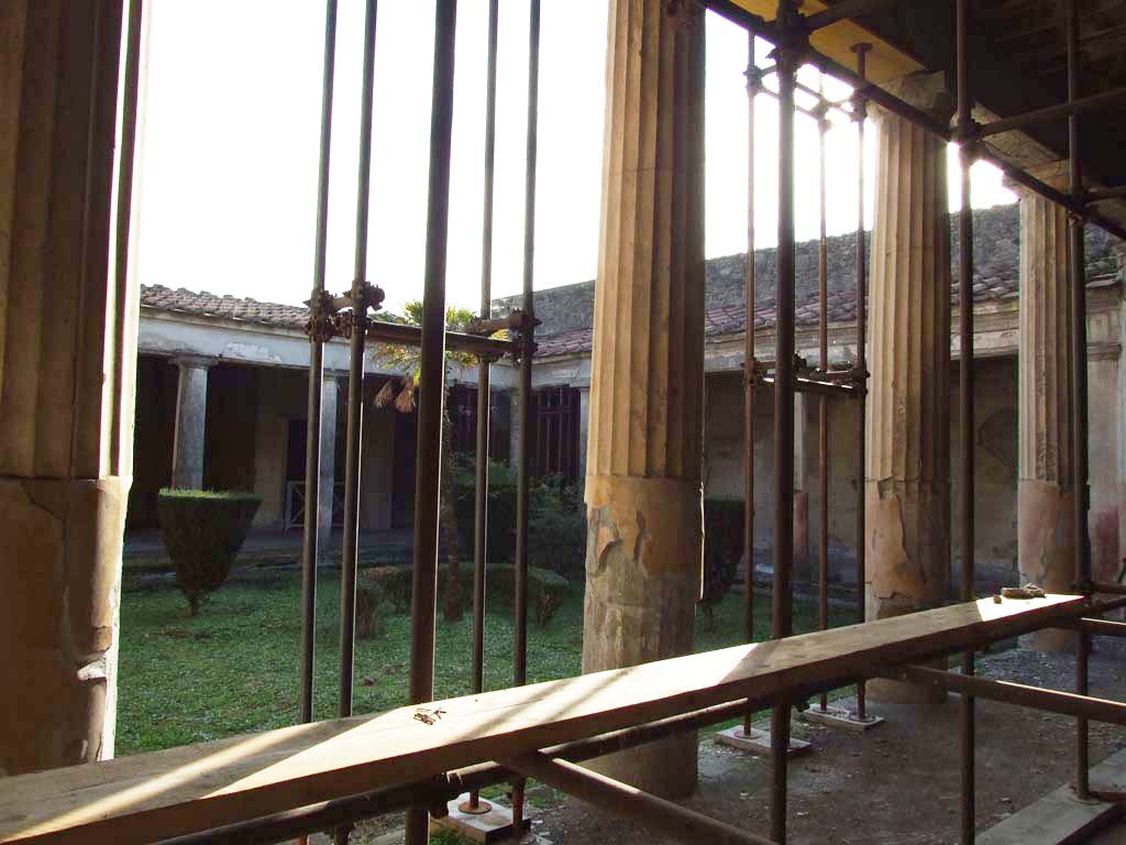V.2.i Pompeii. December 2007. Room 23, north portico of Rhodian peristyle, looking south-west. 