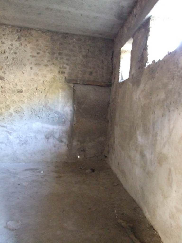 V.2.i Pompeii. December 2007. Room 2 on west side of atrium has a small blocked door to V.2.h.