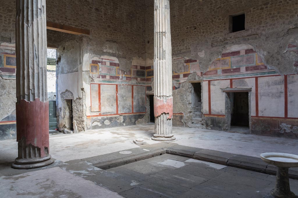 V.2.i Pompeii. March 2023.
Room 1, atrium, looking north-east towards entrance corridor with doorway to room 3a, on left. Photo courtesy of Johannes Eber.